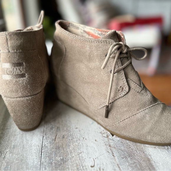 Toms Tan Suede Ankle Booties - Picture 4 of 7